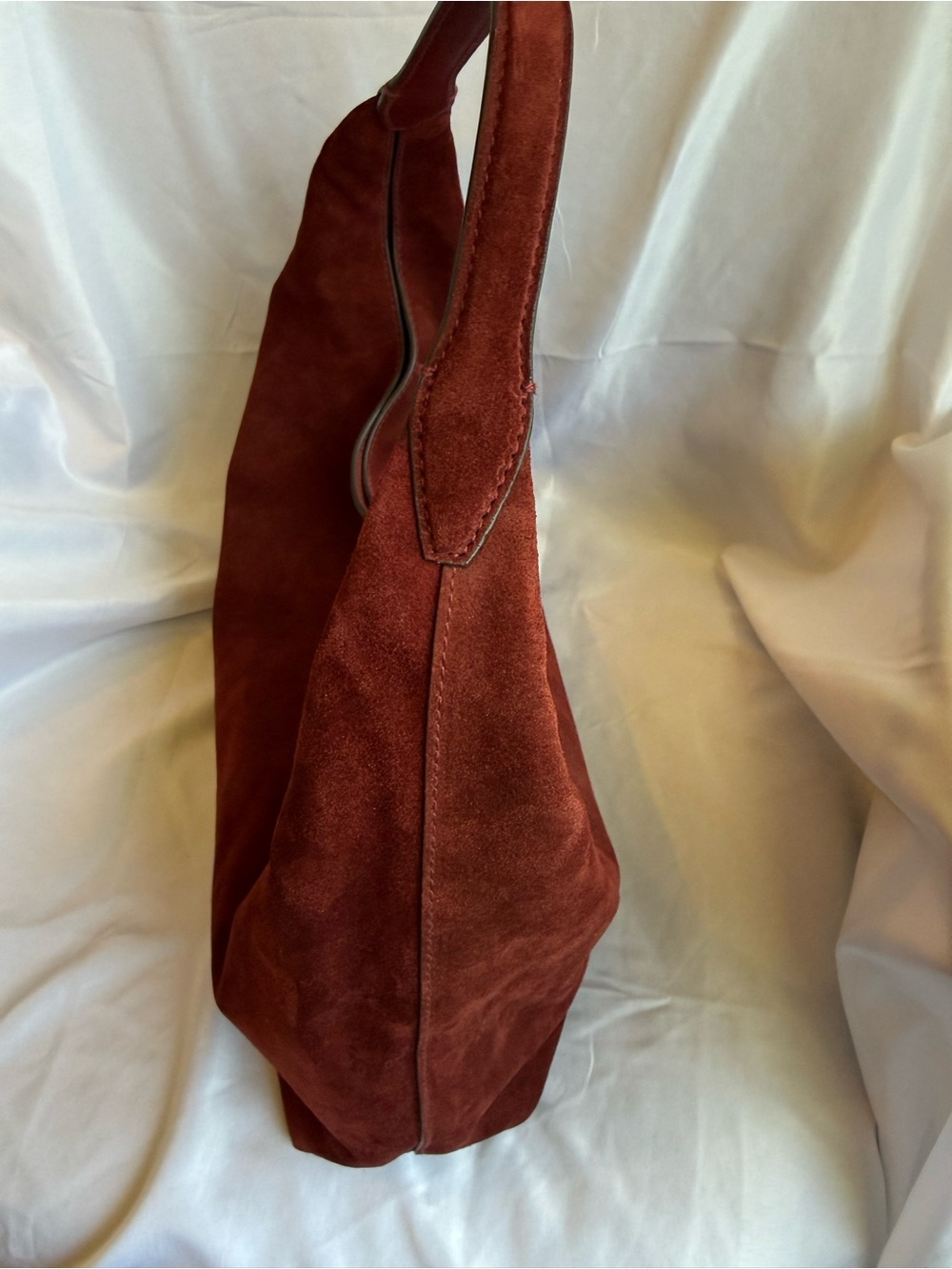 Madewell Classic Luxe Suede Hobo Shoulder Bag in Deep Burgundy - Picture 4 of 9